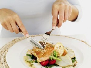 Almoçar tarde prejudica a perda de peso, diz estudo