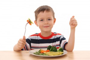 Como inserir alimentos saudáveis na alimentação dos filhos